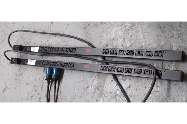 Thanh nguồn PDU AP7553